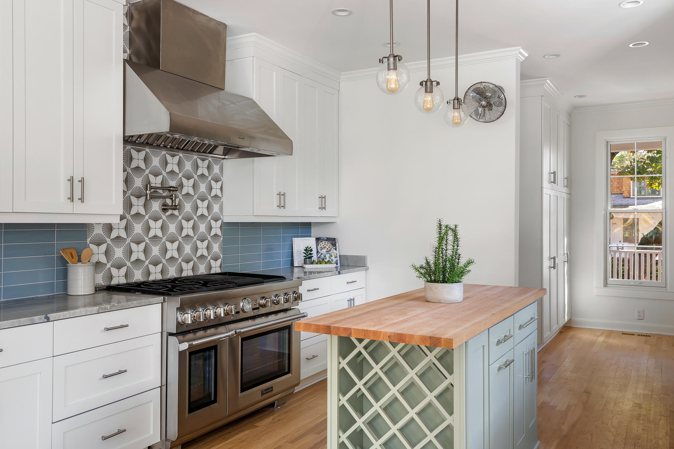 Property Photo: 517 Royall Avenue SC 29464