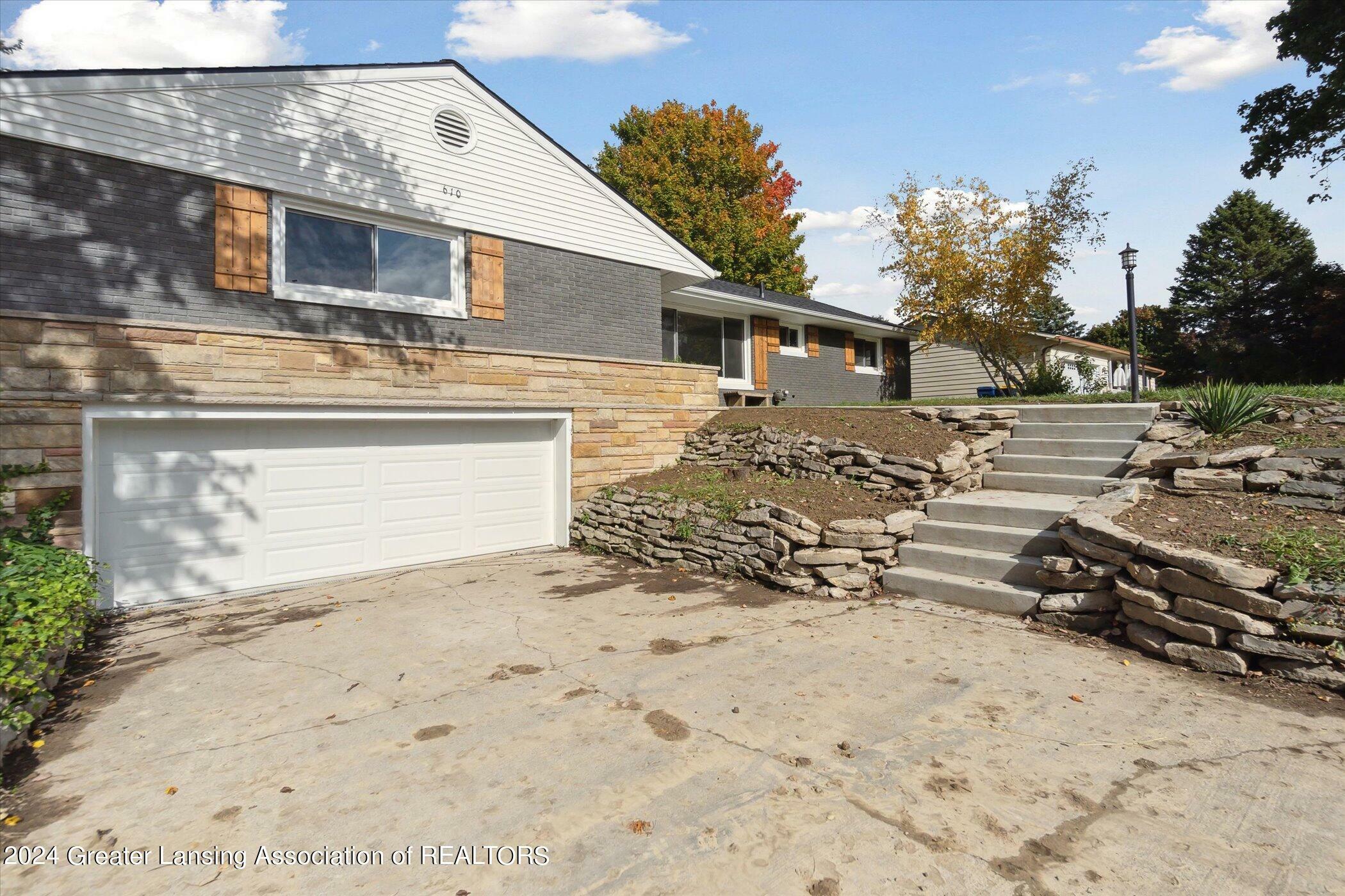 Property Photo:  610 Crestview Drive  MI 48817 