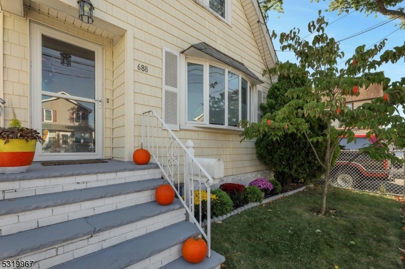 Property Photo:  688 Devon St  NJ 07032 