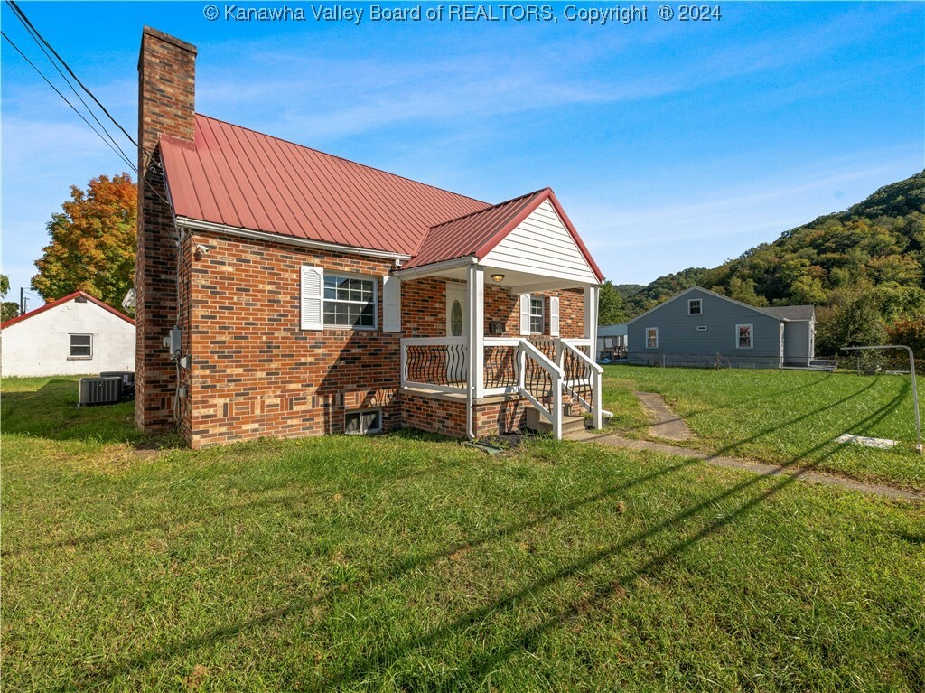 Property Photo: 307 W 33rd WV 25015