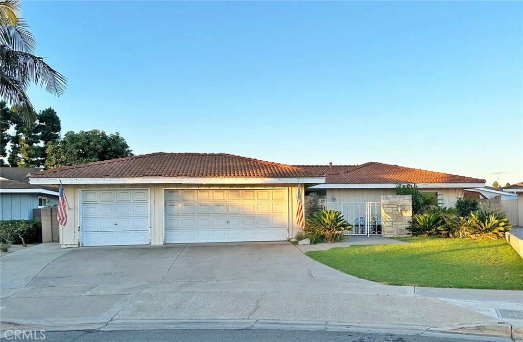 18199 Redbud Circle  Fountain Valley CA 92708 photo