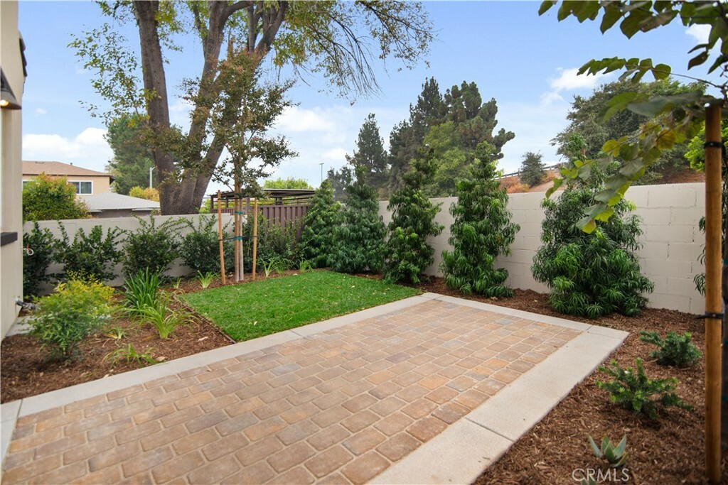 Property Photo:  872 W Walnut Avenue D  CA 91016 