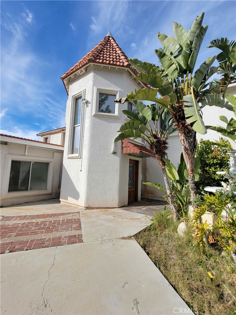 Property Photo:  18764 Consul Avenue  CA 92881 