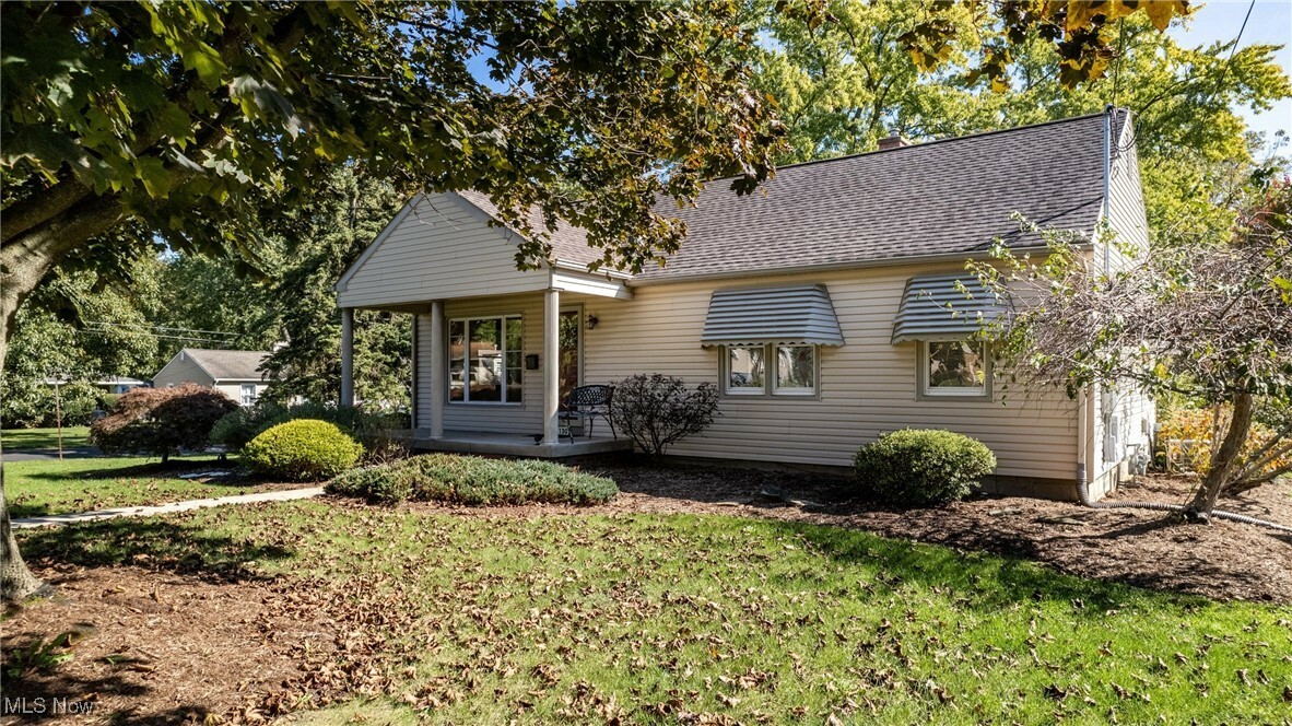 Property Photo:  1307 Westover Drive SE  OH 44484 