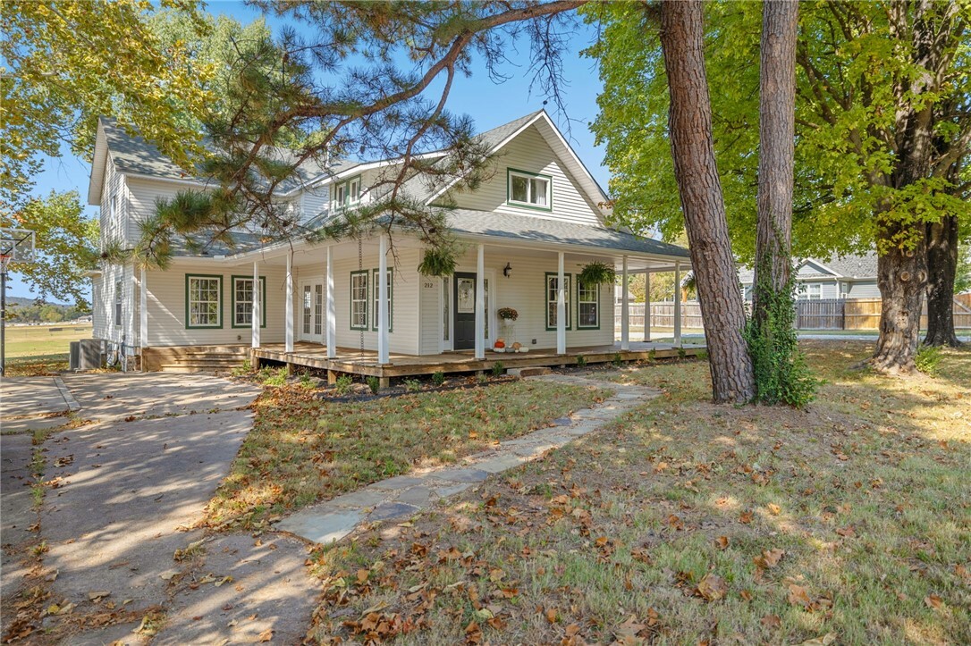 Property Photo:  212 Holmes Street  AR 72753 