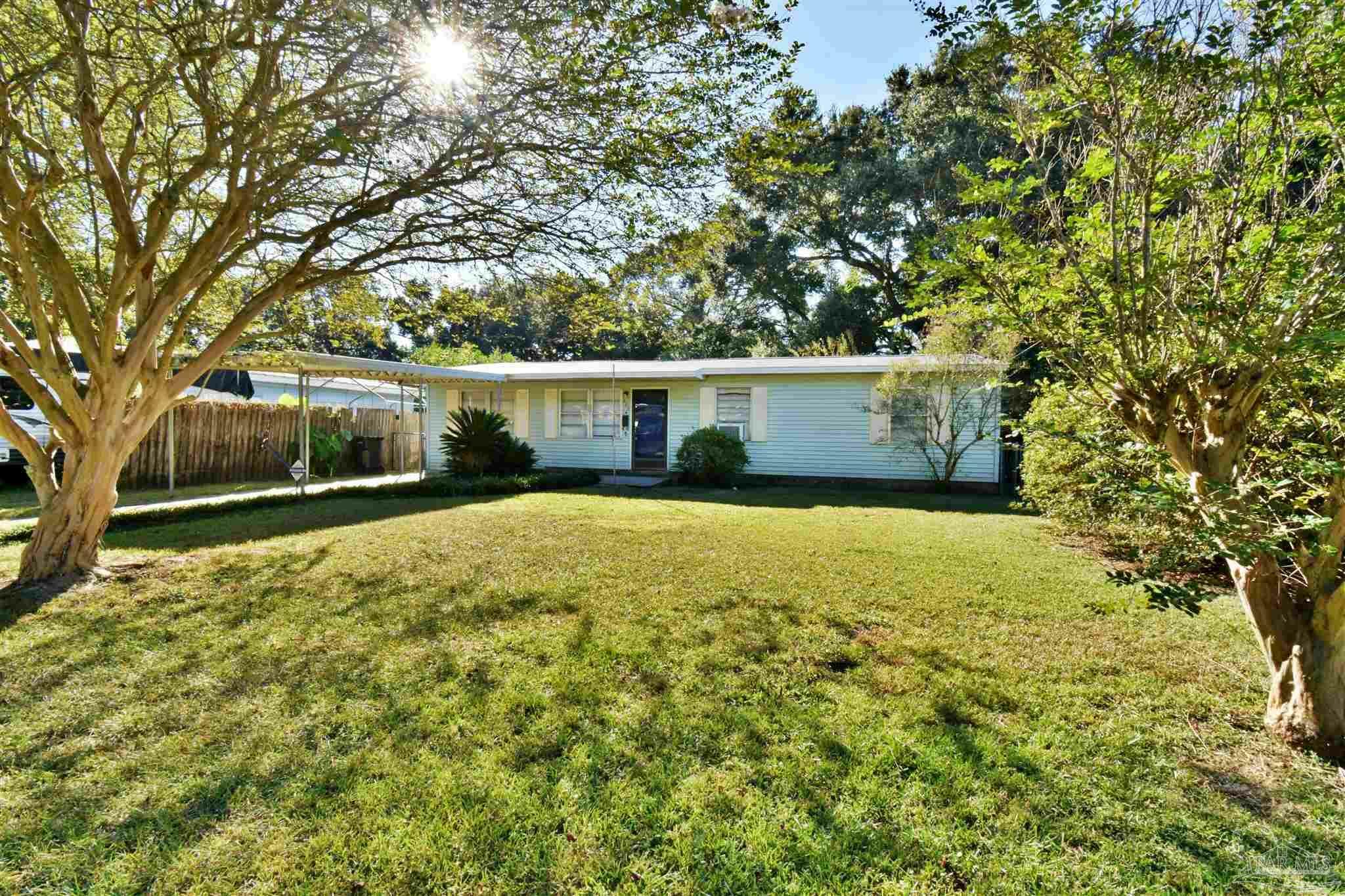 Property Photo:  905 Lucerne Ave  FL 32505 