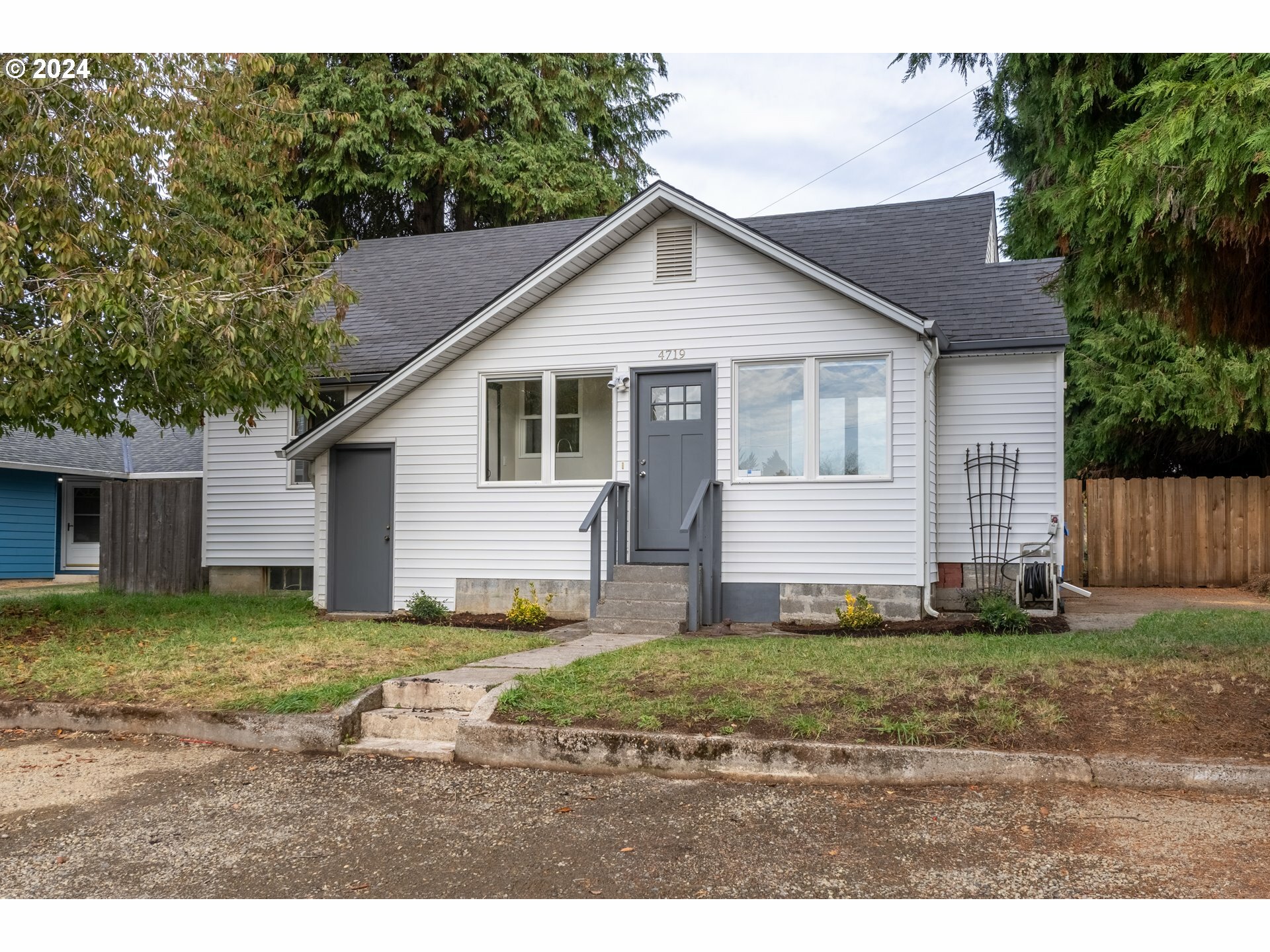 Property Photo:  4719 NE 18th Ct  WA 98663 