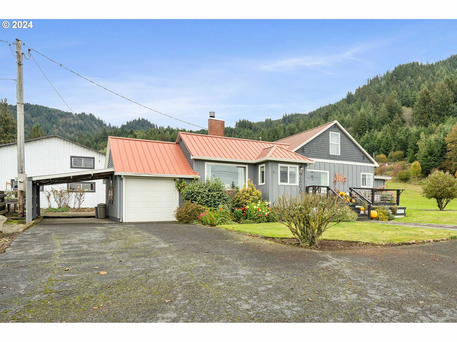 Property Photo:  9300 Sollie Smith Rd  OR 97141 