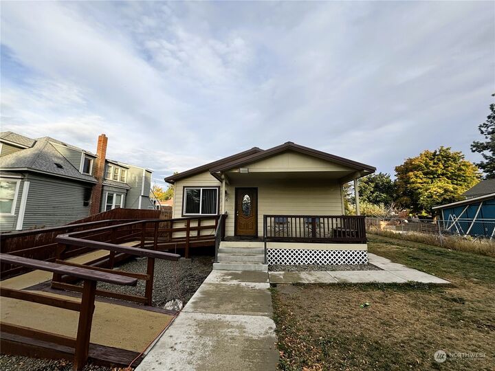 Property Photo: 306 S Anderson St WA 98926