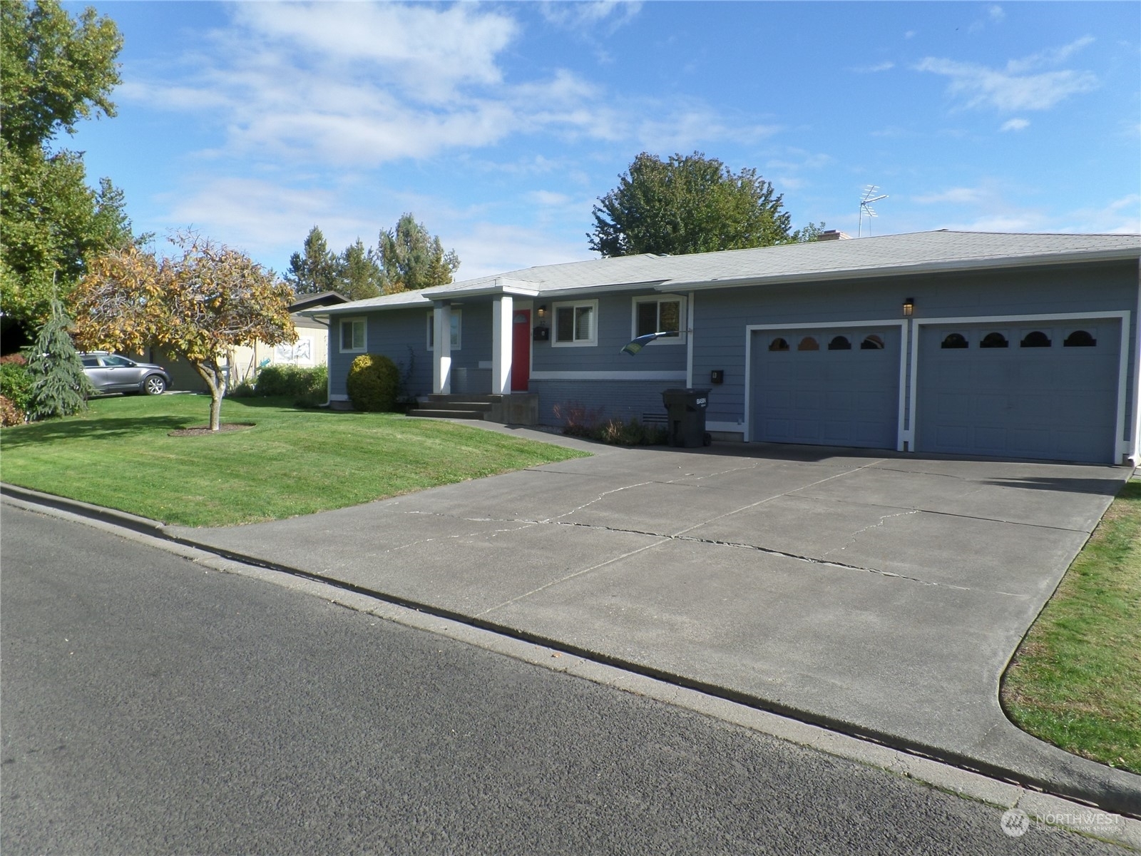 Property Photo:  32 NE Tremont Drive  WA 99324 