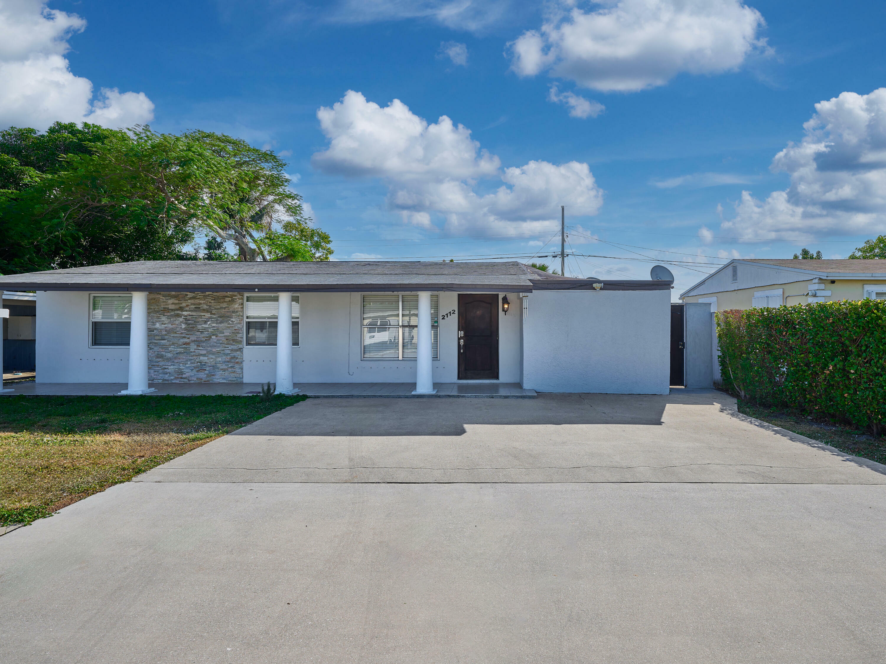 Property Photo:  2112 Longwood Road  FL 33409 