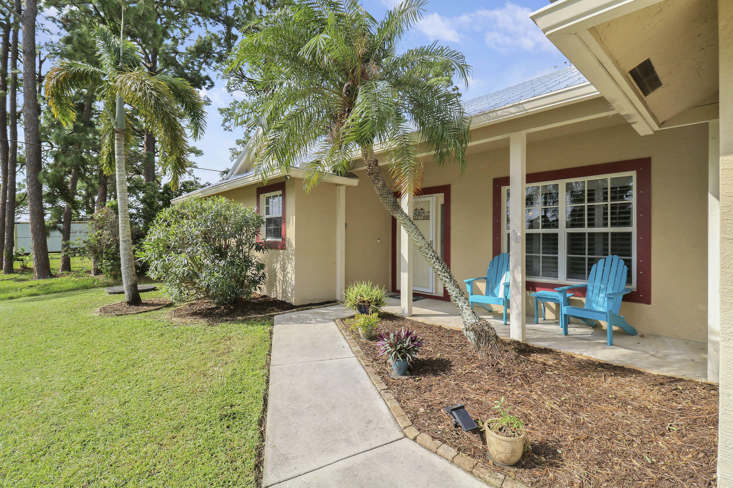 Property Photo:  105 SE Crosspoint Drive  FL 34983 