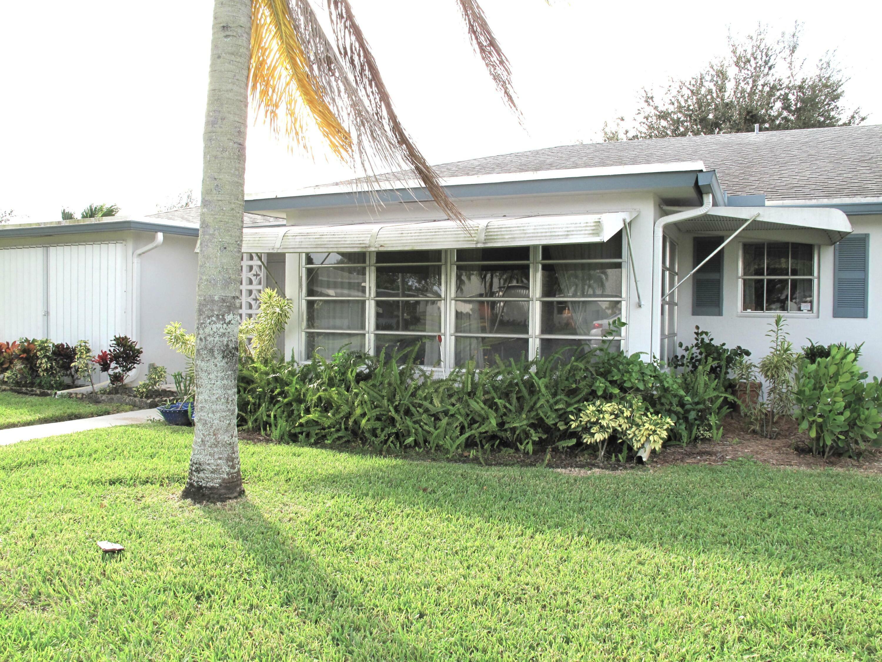 Property Photo:  1130 Circle Circle W B  FL 33445 