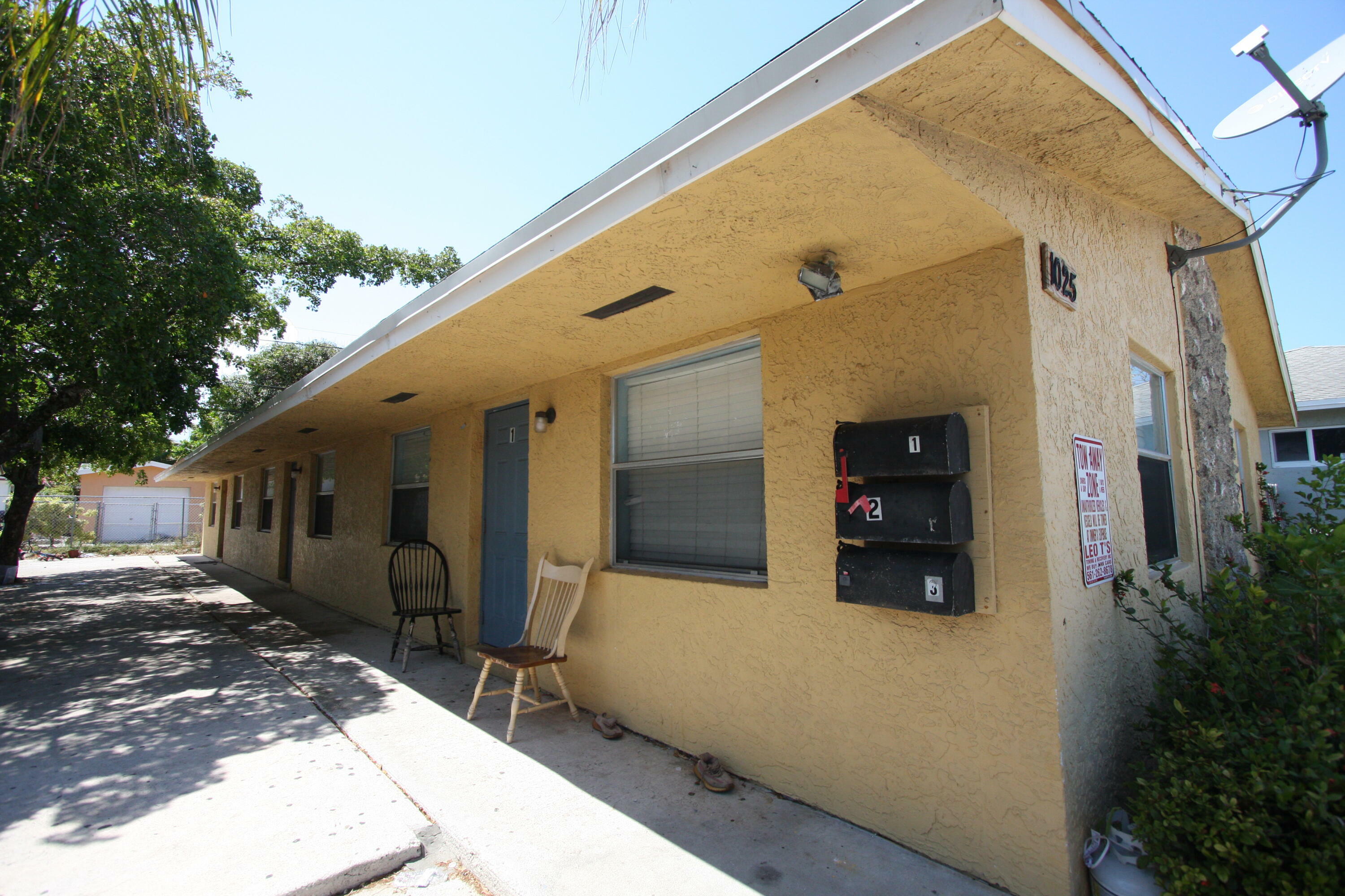 Property Photo:  1025 S F Street 3  FL 33460 