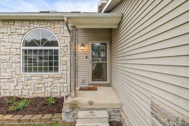 Property Photo:  349 Mansfield Drive  MI 48446 