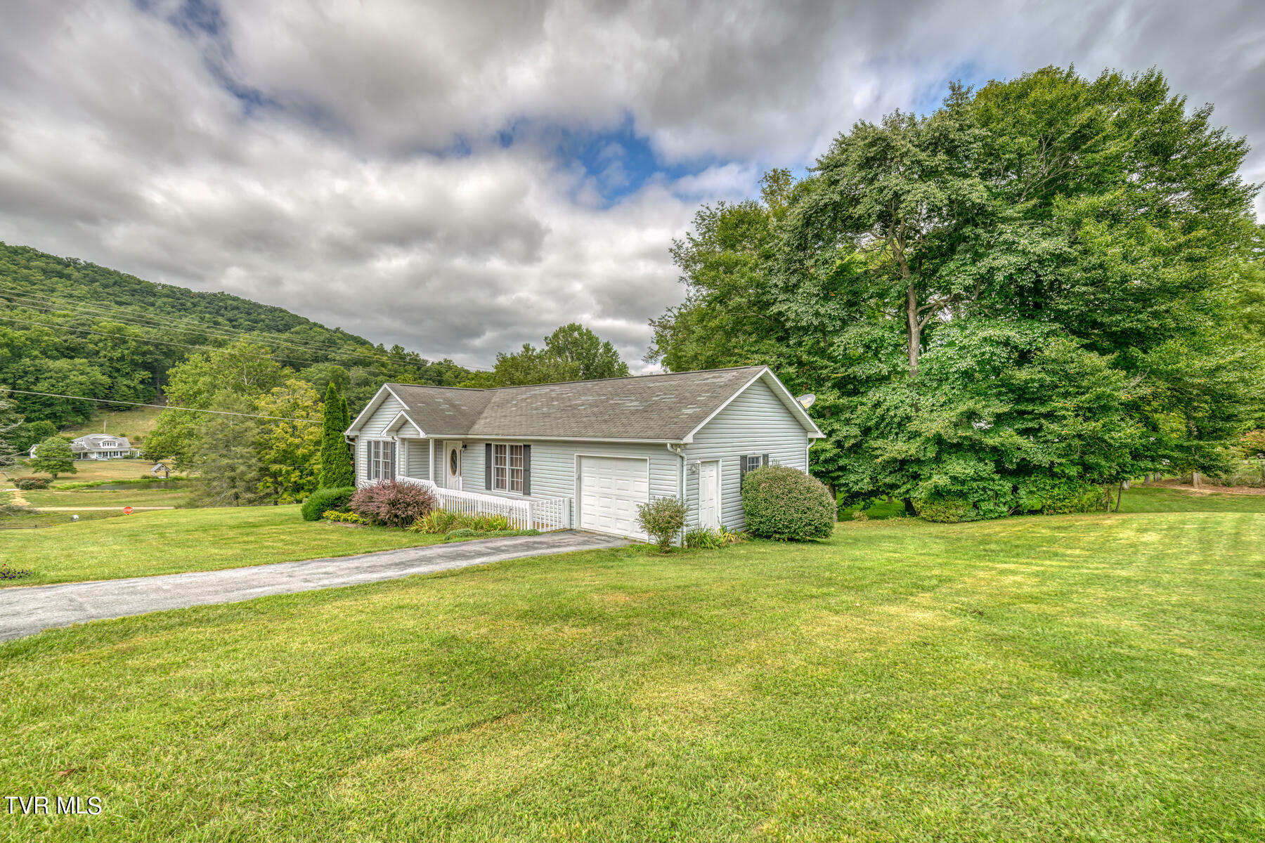 Property Photo:  105 Buckner Drive  TN 37687 