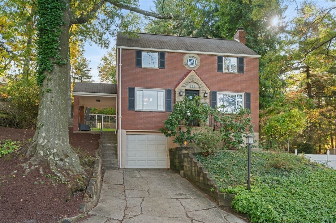 Property Photo:  826 Hawthorne Drive  PA 15235 