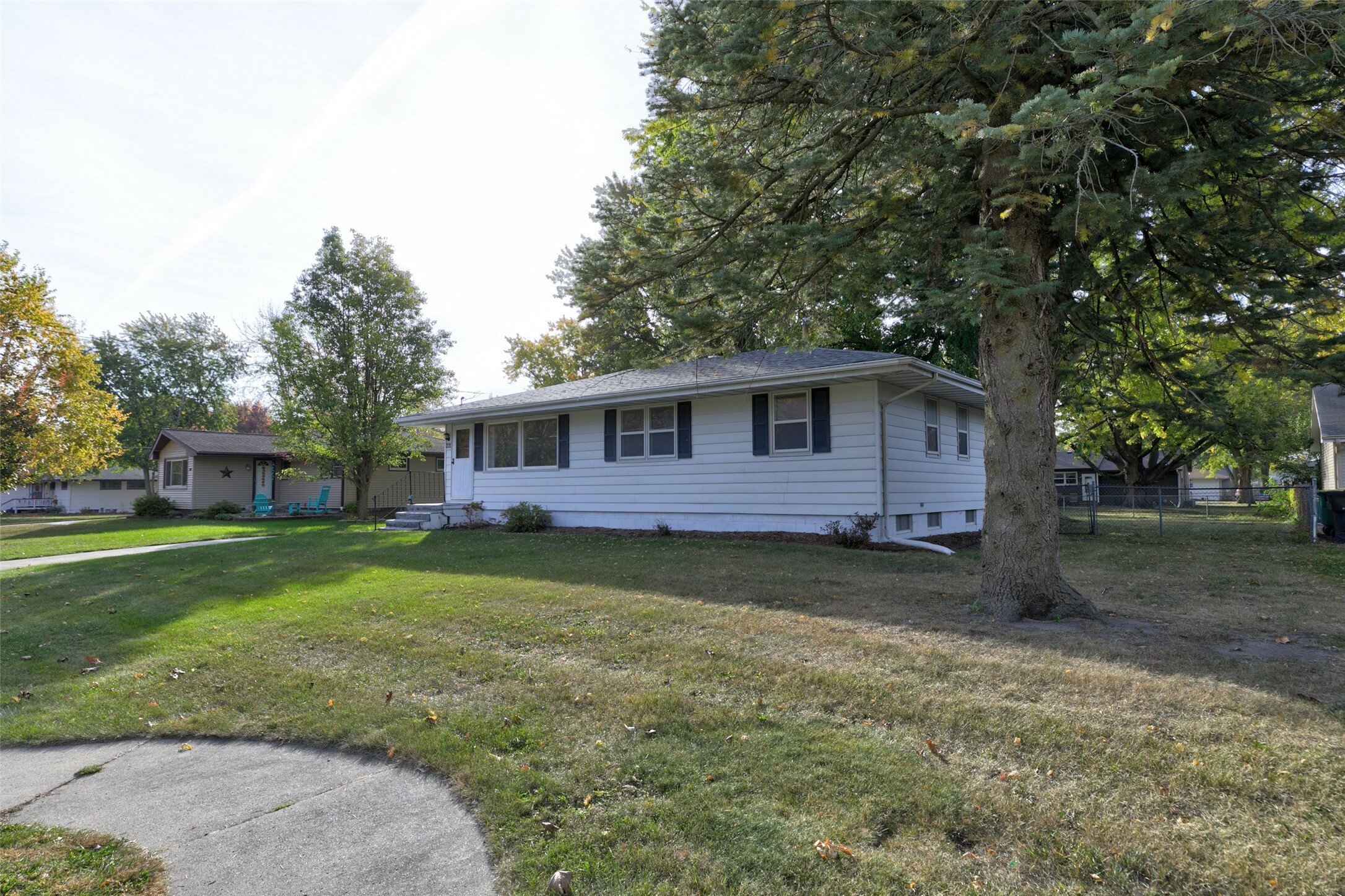 Property Photo:  220 Bel Aire Drive  IA 50263 