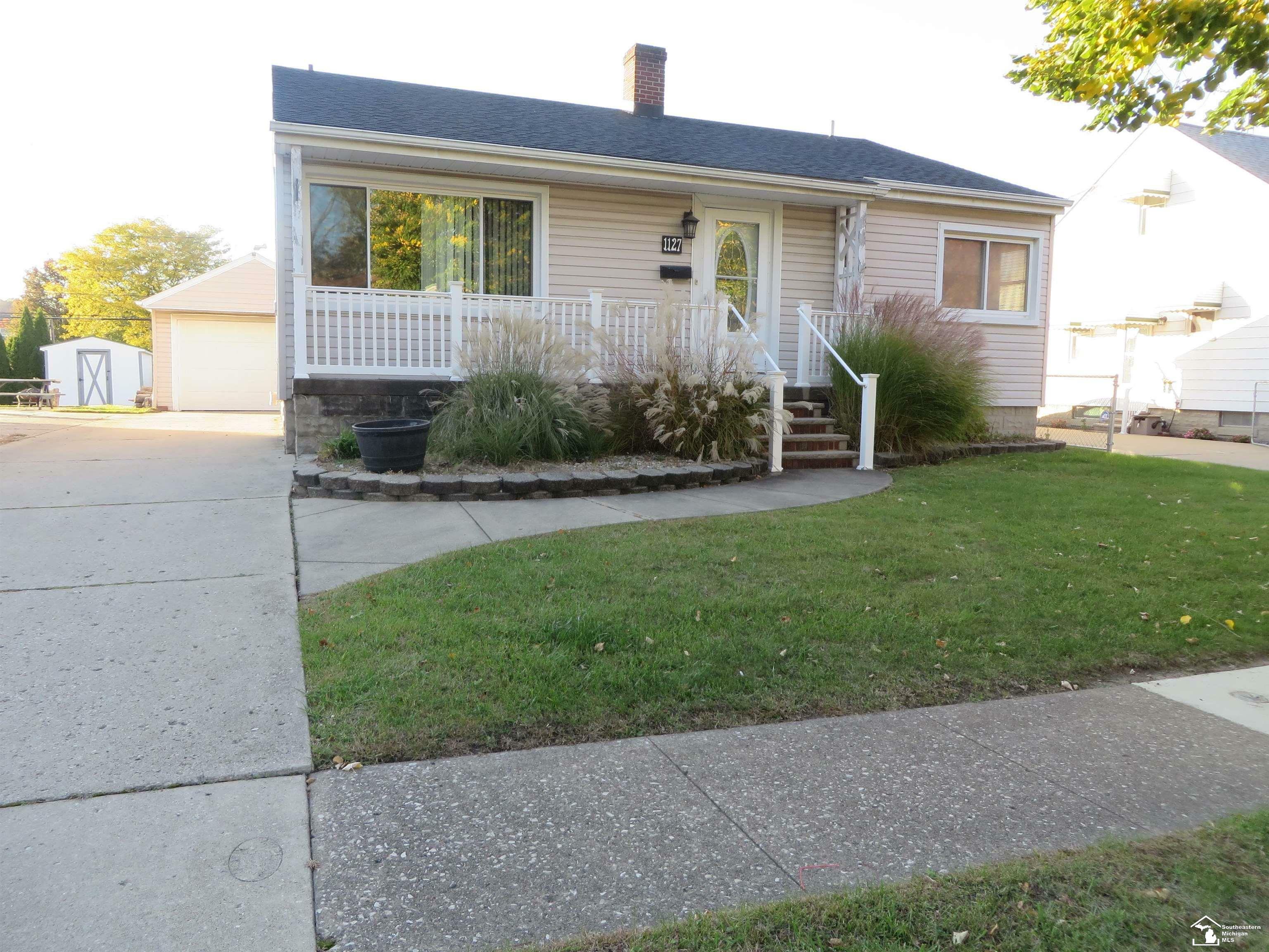 Property Photo:  1127 Bentley Drive  MI 48162 