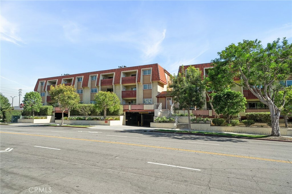 Property Photo: 950 Main Street 304 CA 90245