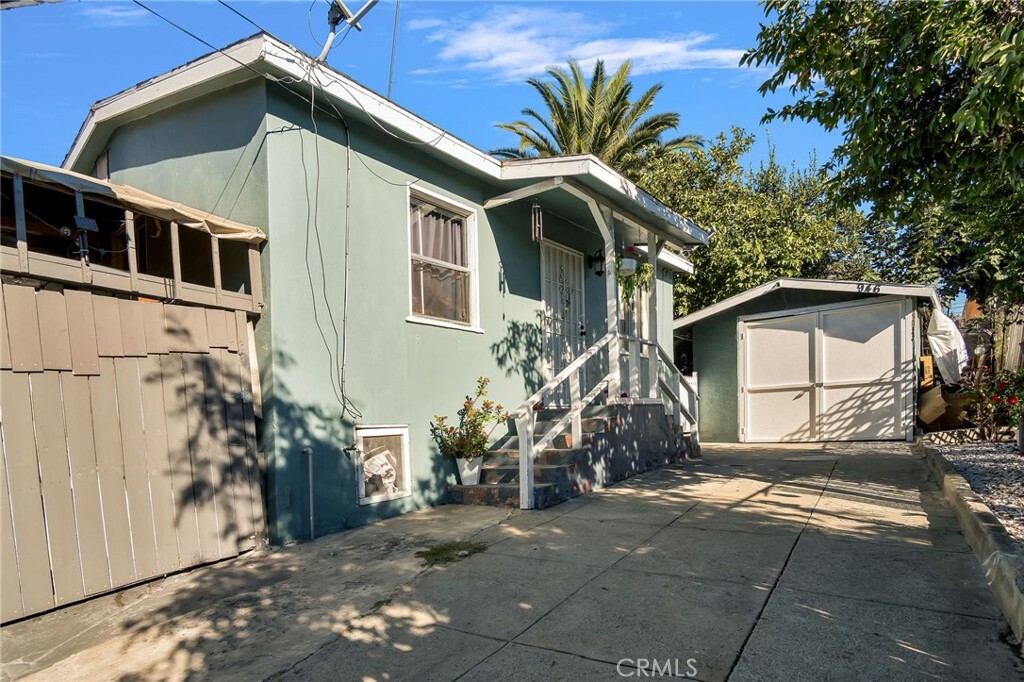 Property Photo:  944 Hollins Street  CA 90023 