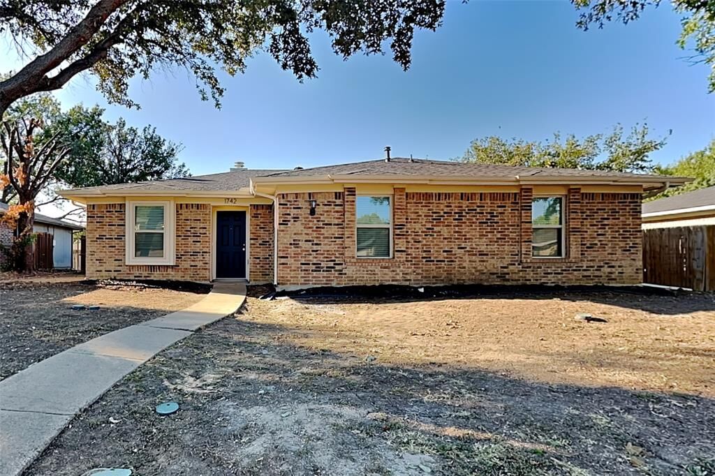 Property Photo:  1742 Sterling Lane  TX 75067 