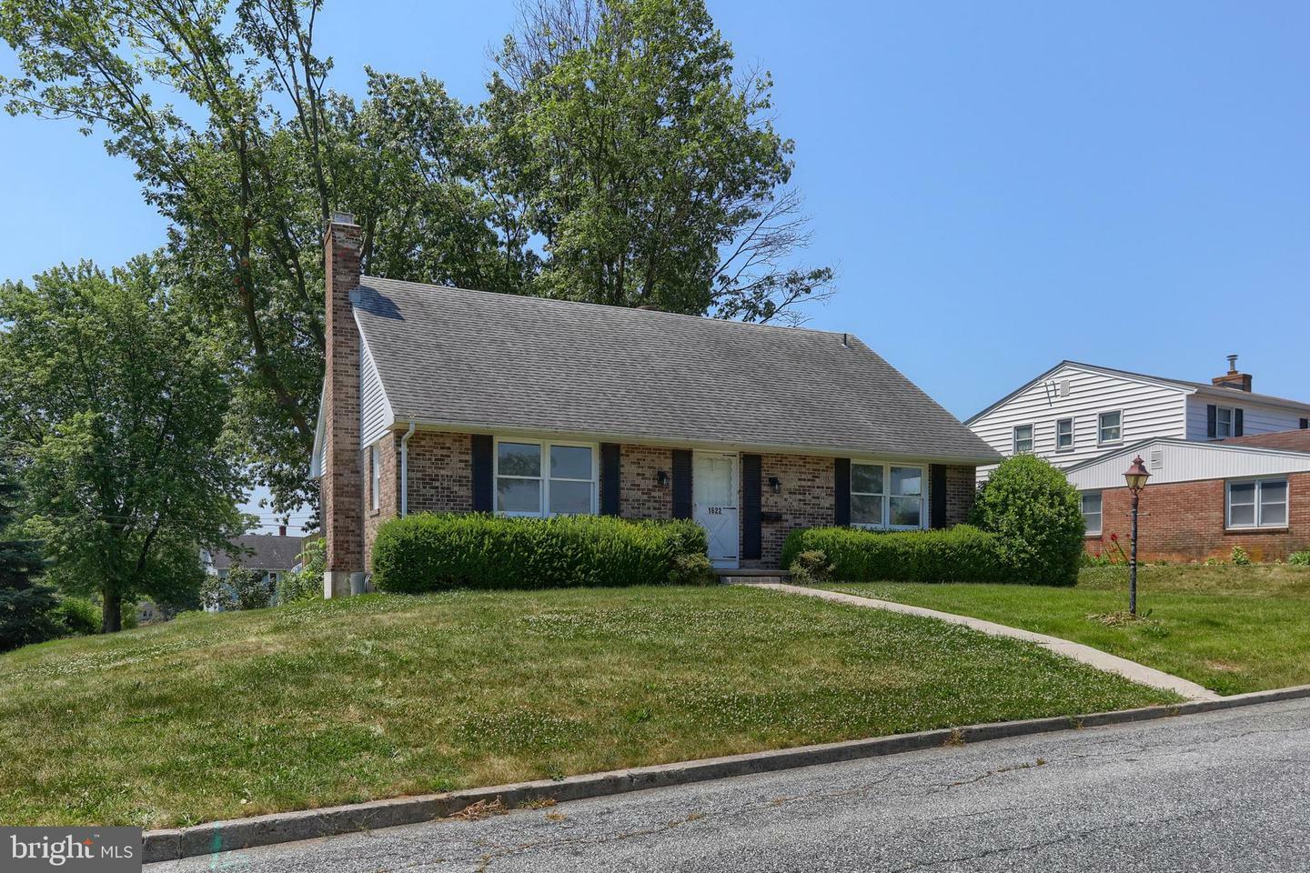 Property Photo:  1622 Palm Street  PA 17033 