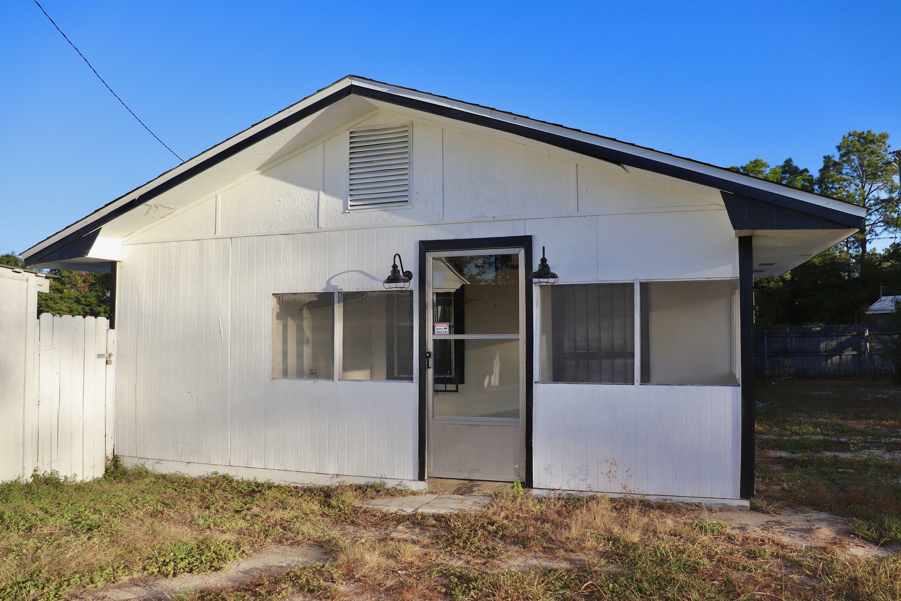 Property Photo:  302 Edgewater Drive  FL 32536 