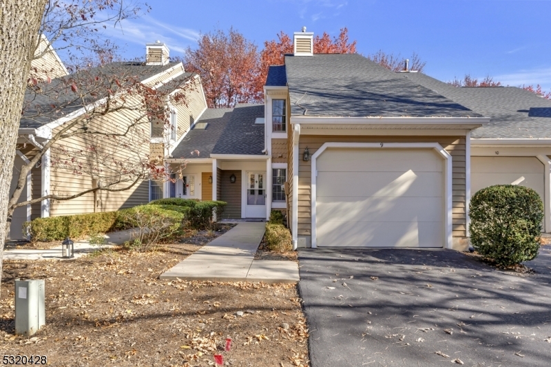 Property Photo:  9 Eton Ct  NJ 07921 