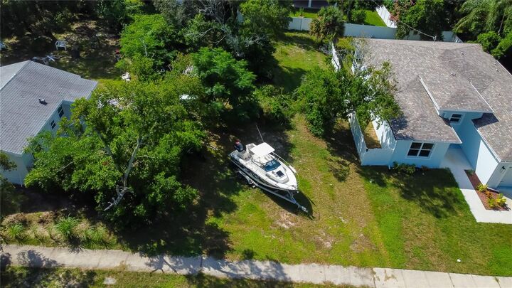 Property Photo:  1308 E Lemon Street  FL 34689