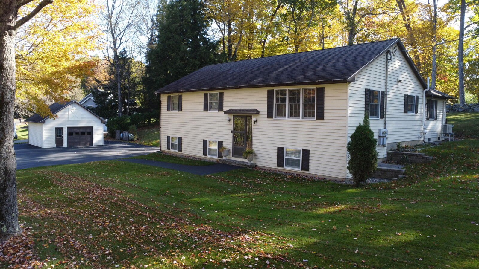 Property Photo:  31 Mayland Street  ME 04963 