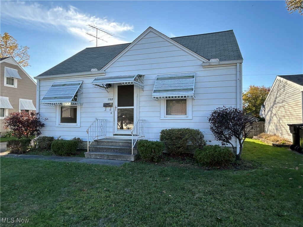 Property Photo:  232 Hawthorne Street  OH 44035 