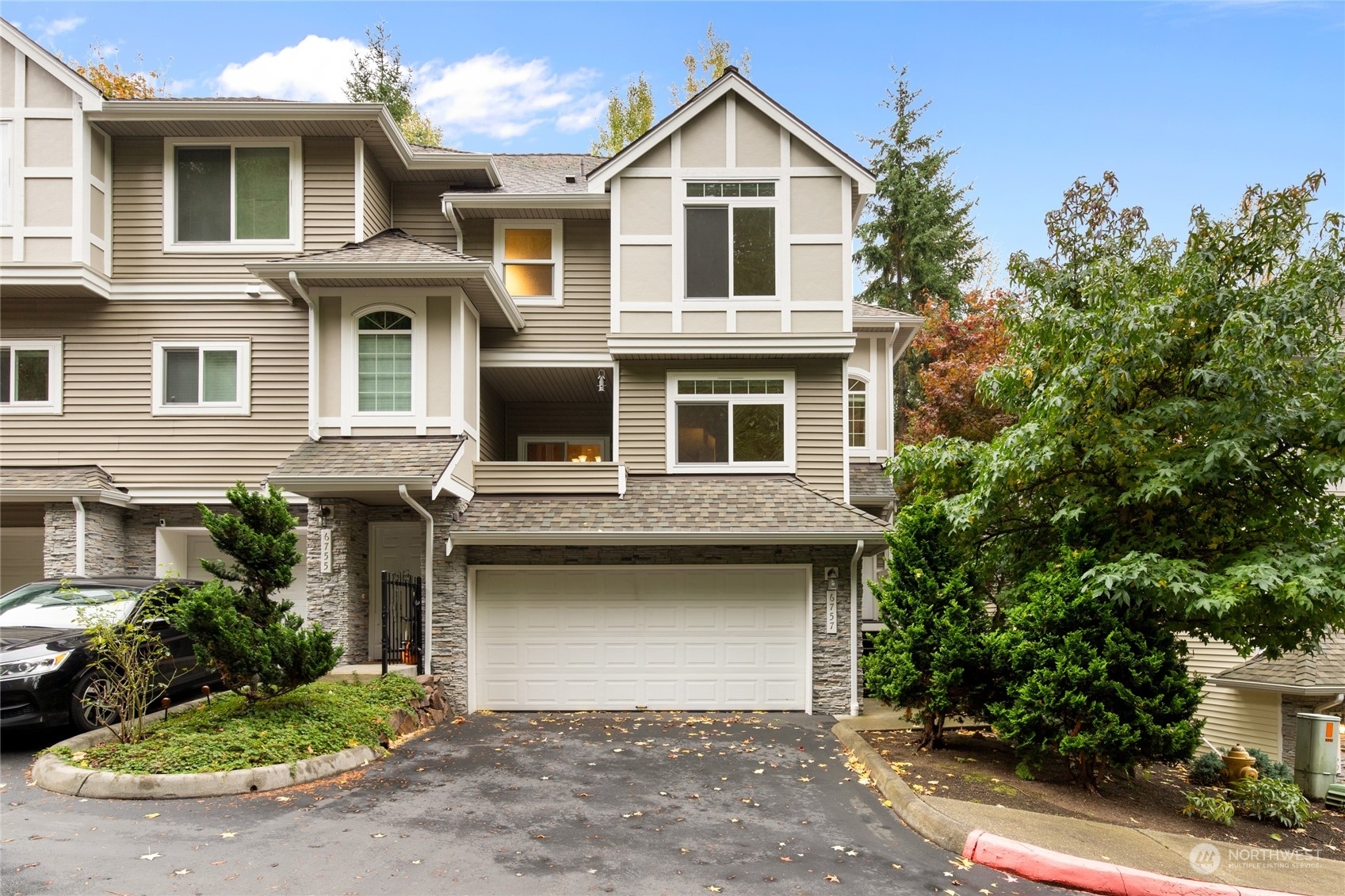 6757 SE Cougar Mountain Way  Bellevue WA 98006 photo