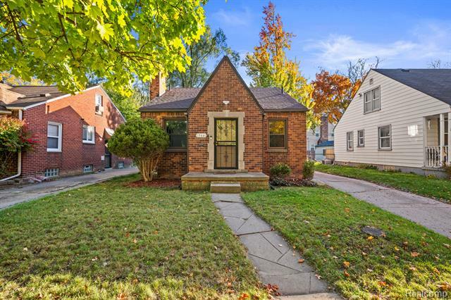 Property Photo:  25441 Pembroke Avenue  MI 48240 