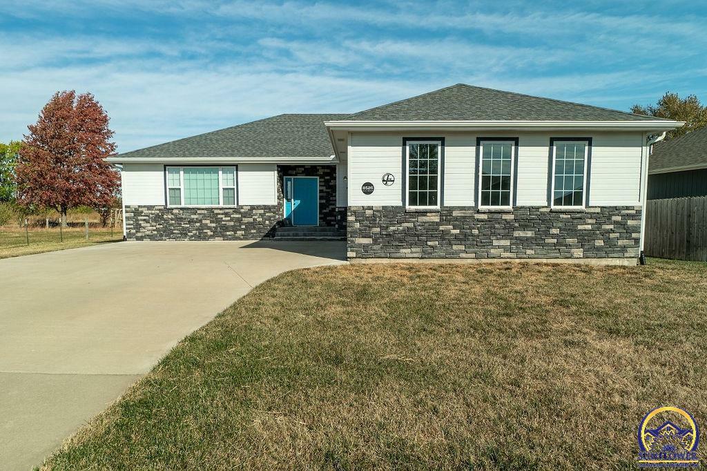 Property Photo:  8526 SW 29th Ter  KS 66614 