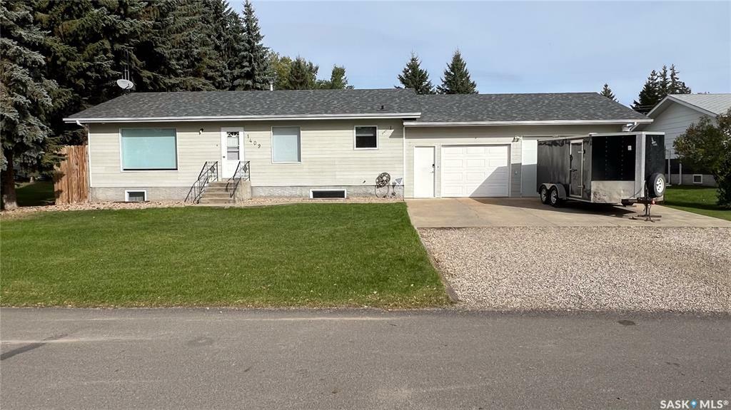 Property Photo:  1409 3rd Avenue  SK S0M 0V0 