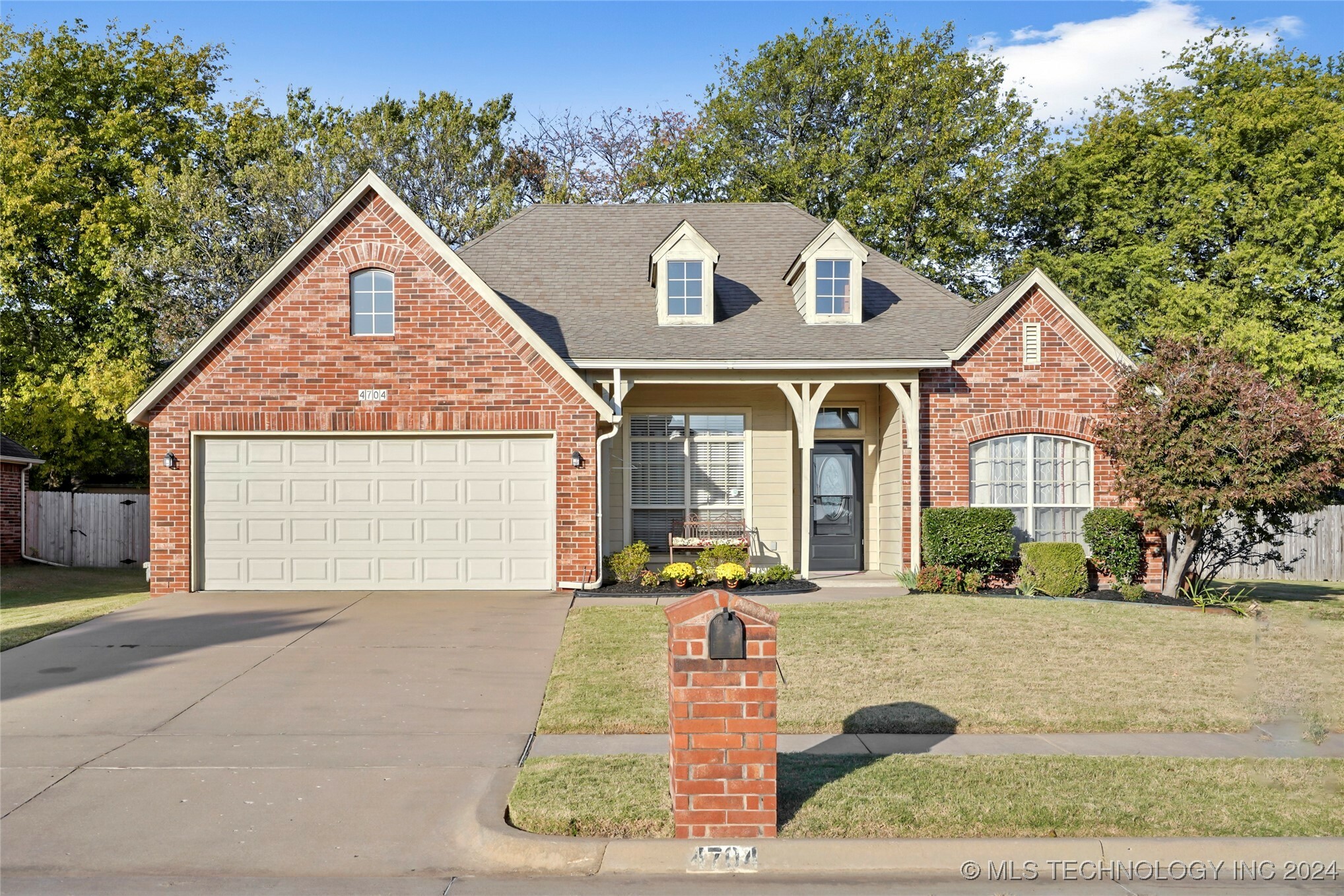 Property Photo:  4704 S Poplar Avenue  OK 74011 