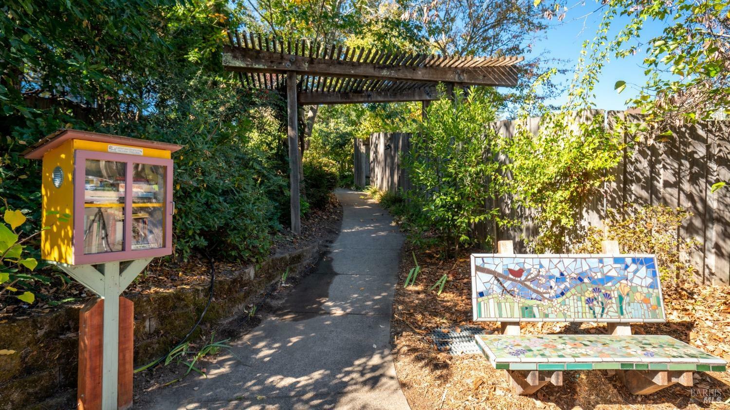 Property Photo:  668 Robinson Road  CA 95472 