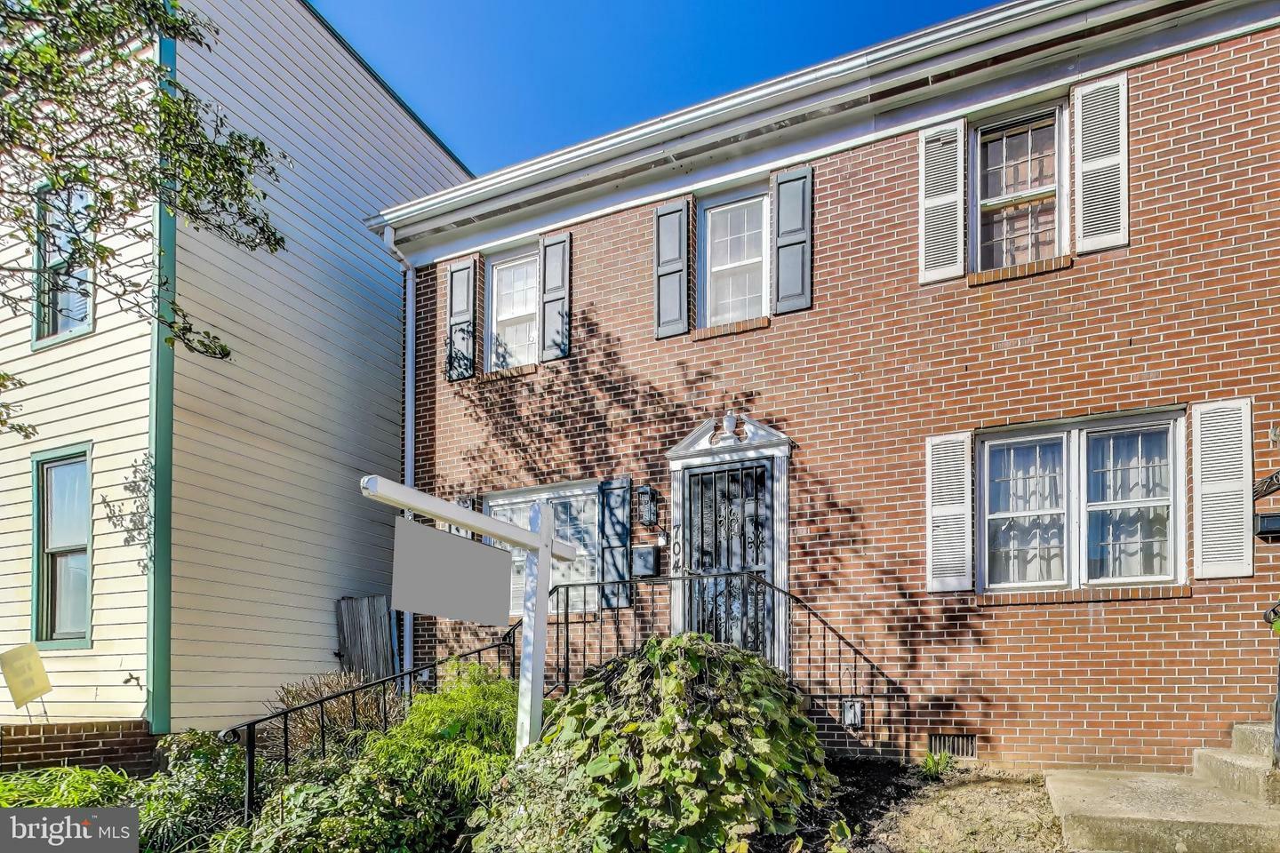 704 N Patrick Street  Alexandria VA 22314 photo