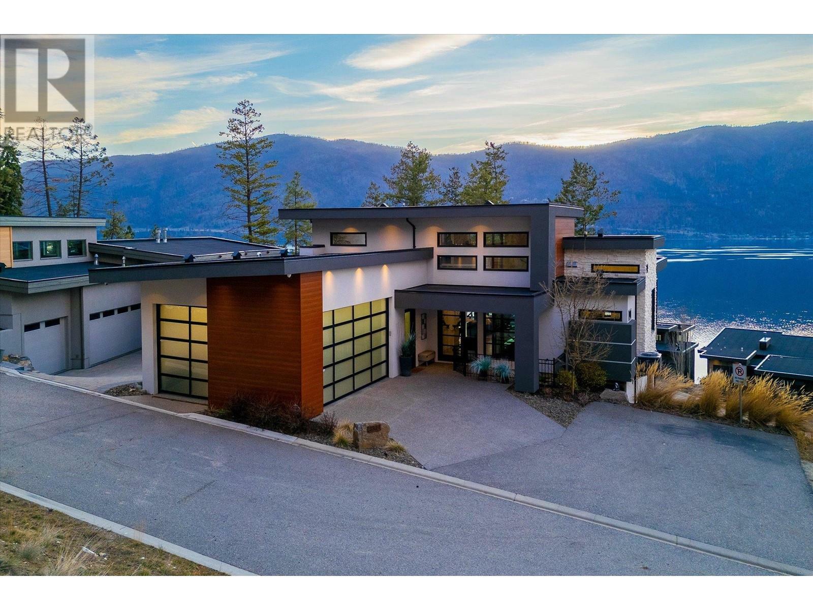 3324 Black Pine Lane  Kelowna BC V1V 3G1 photo