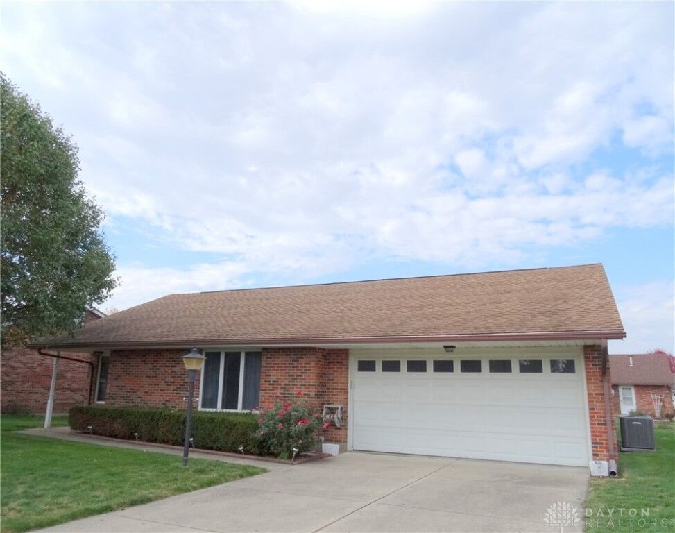 Property Photo:  1222 Waterbury Place  OH 45373 