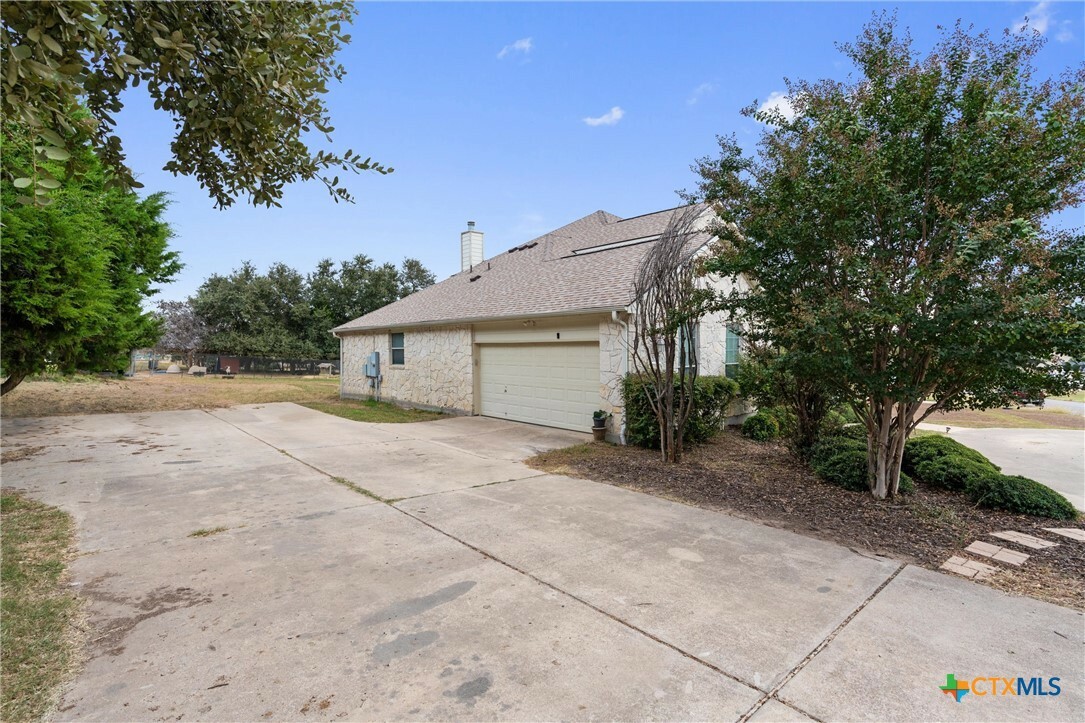 Property Photo:  2013 Lakefront Drive  TX 76548 