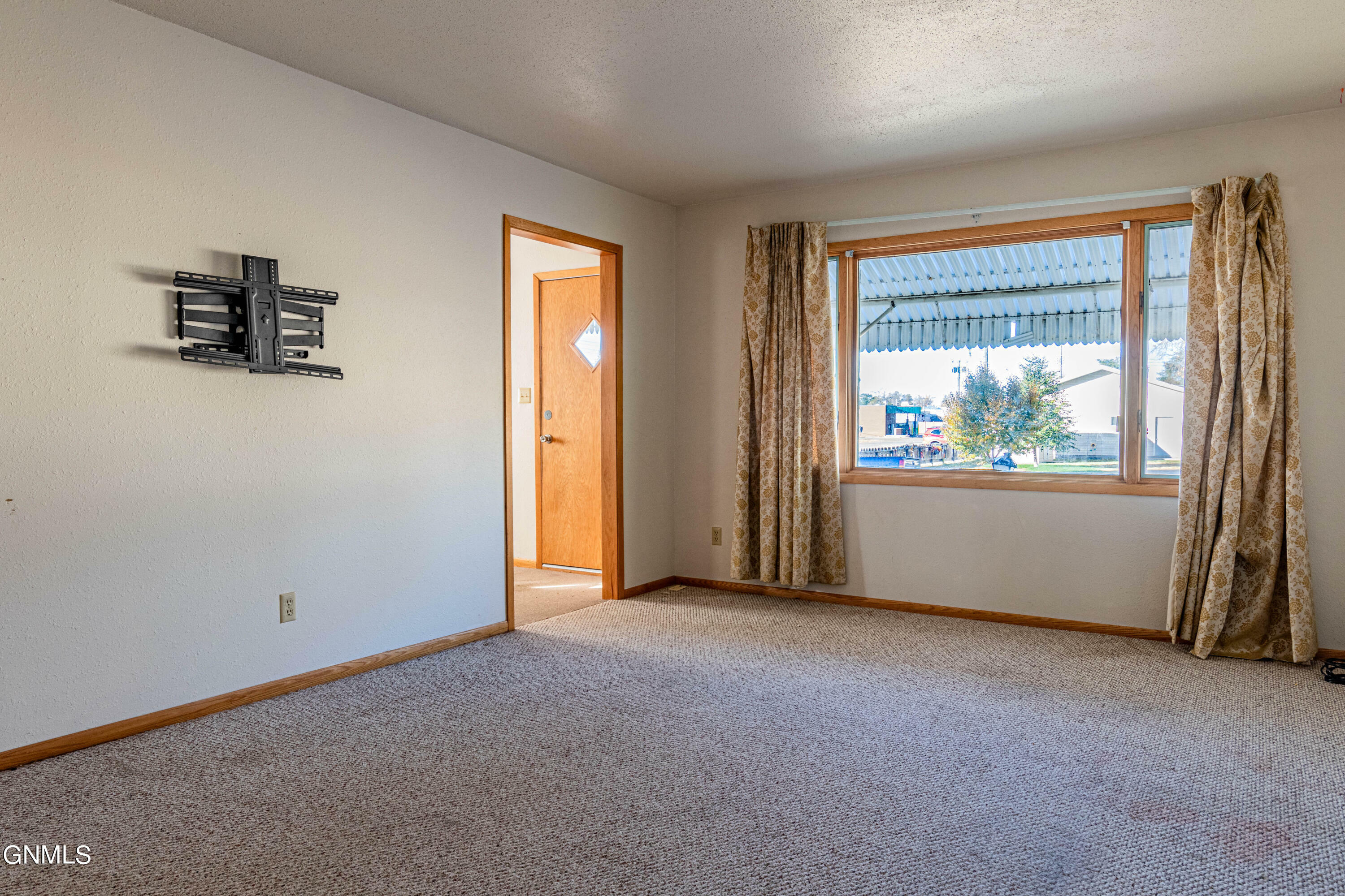 Property Photo:  116 1st Avenue NE  ND 58523 