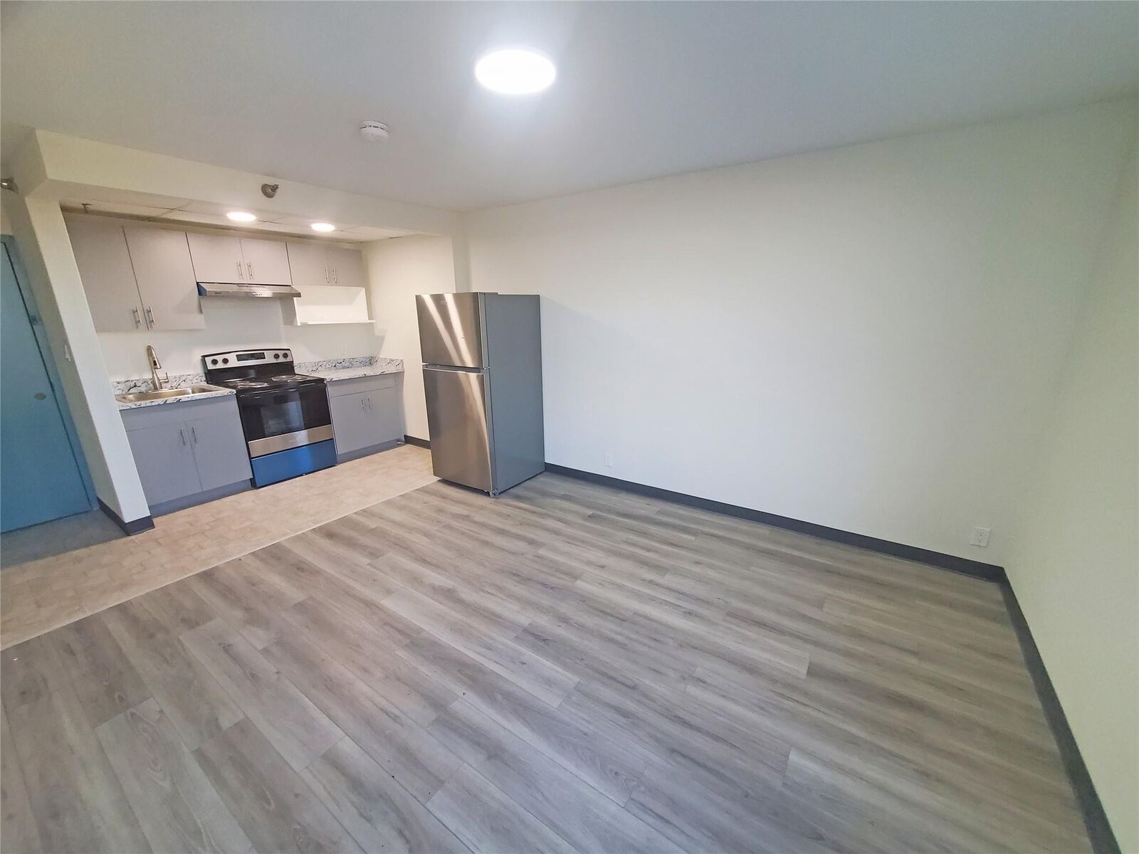 Property Photo:  702 N Sam Houston Pkwy E  TX 77060 