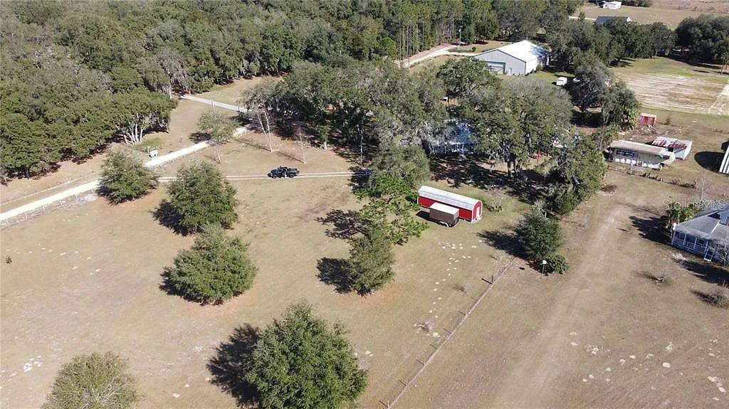 Property Photo: 744 Sugarfoot Lane FL 34731