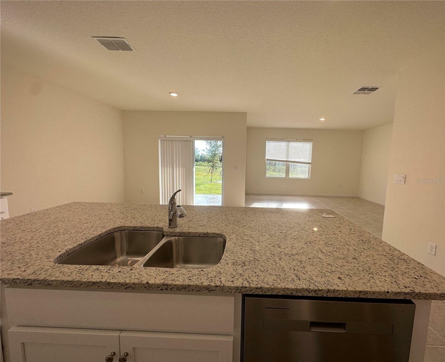 Property Photo:  556 Park Place Boulevard  FL 33837 