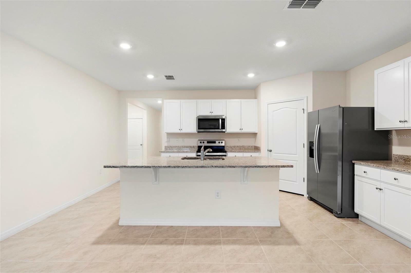 Property Photo:  556 Park Place Boulevard  FL 33837 