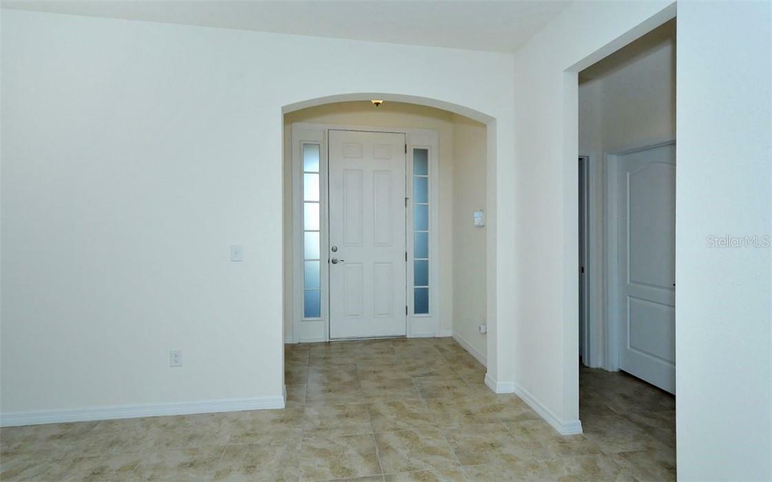 Property Photo:  2942 Esmeralda Drive  FL 34243 