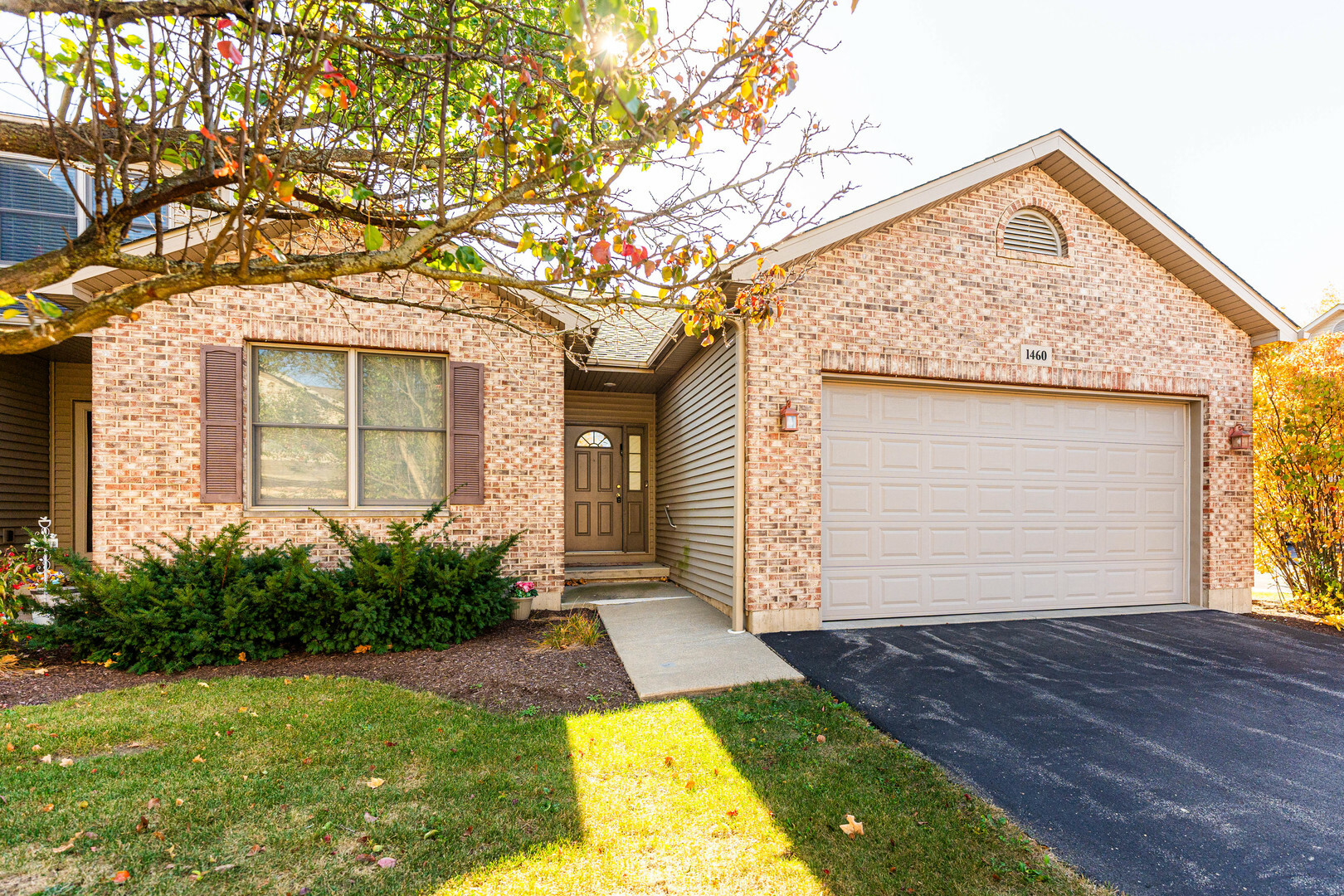 Property Photo:  1460 Ridge Drive  IL 60178 