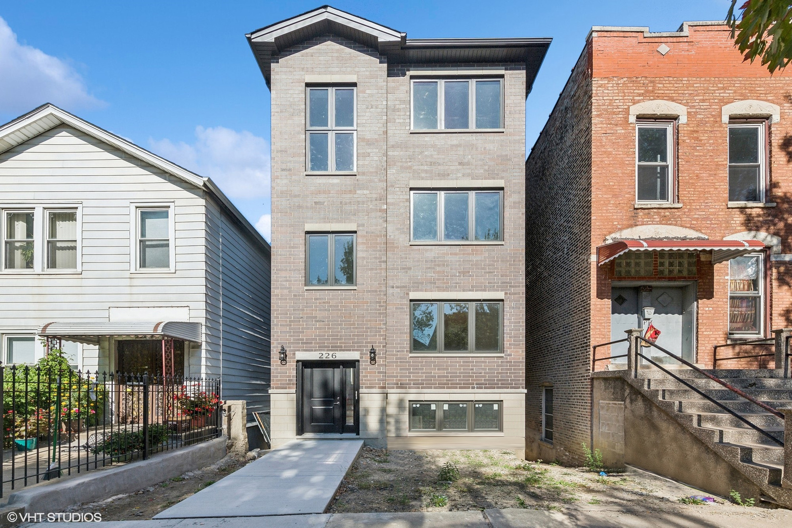 Property Photo:  226 W 24th Street  IL 60616 